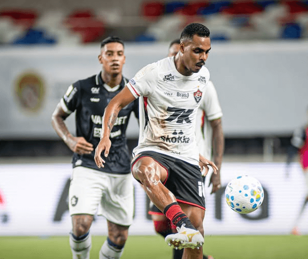 Erro de Lucas Arcanjo pesa, Vitória perde para o Remo e amplia jejum fora de casa