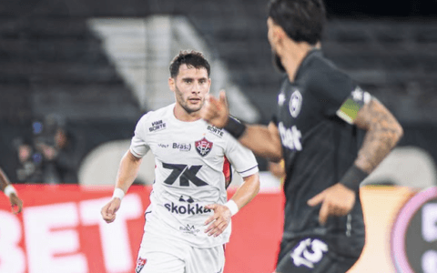 Imagem do post Vitória resiste à pressão do Botafogo em noite inspirada de Lucas Arcanjo