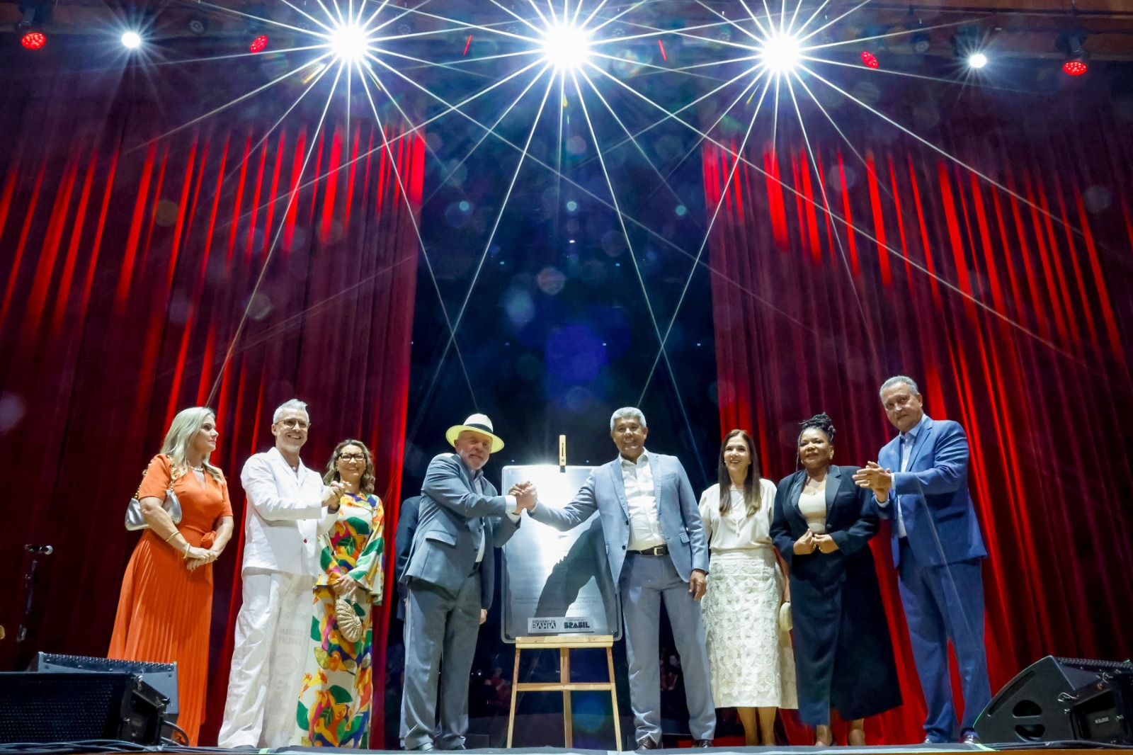 “‘O palco da cultura baiana renasce’, diz Ivana Bastos na reabertura do TCA”