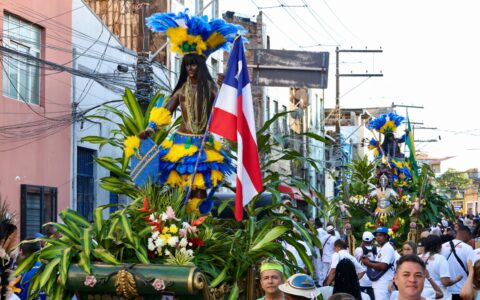 Imagem do post Multidão toma o Centro Histórico para celebrar o 2 de Julho