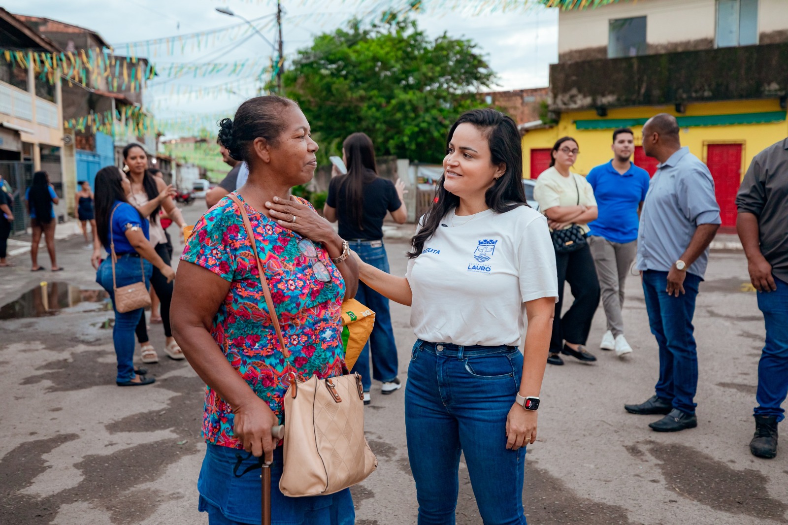Débora Regis anuncia obras de pavimentação e iluminação em Itinga durante aniversário de Lauro de Freitas