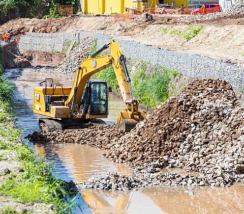 Imagem do post Camaçari: obras de macrodrenagem avançam em três rios do município