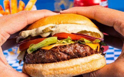 Imagem do post Zevo Burger chega a Salvador com proposta de resgatar a tradição das hamburguerias clássicas