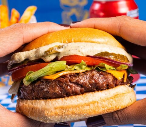 Imagem do post Zevo Burger chega a Salvador com proposta de resgatar a tradição das hamburguerias clássicas