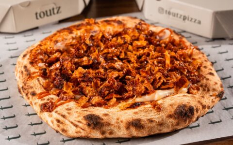 Imagem do post Toutz Pizza e Falka Confeitaria anunciam collab especial para o Dia da Pizza