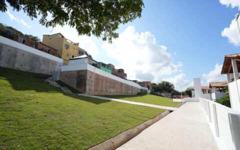 Imagem do post Prefeitura de Salvador entrega contenção de encosta no residencial Mar Azul, em Tubarão