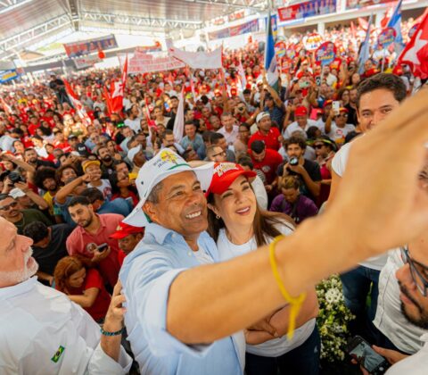 Imagem do post Jerônimo reúne multidão e 33 prefeitos em ato político no interior da Bahia