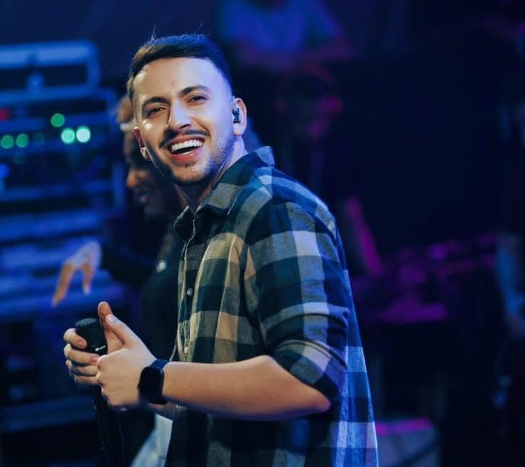 Cantor Pedro Vinícius segue com agenda movimentada e shows em Pernambuco e Tocantins