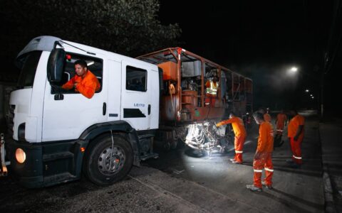 Imagem do post Lauro inicia sinalização horizontal em rua requalificada de Vilas do Atlântico