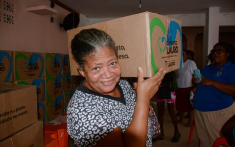 Imagem do post “Essa cesta chegou na hora certa”, diz beneficiada do programa Alimenta Lauro