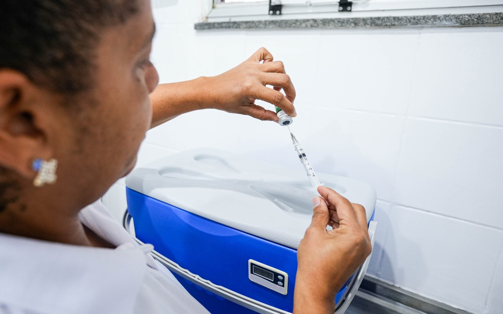 Camaçari disponibiliza vacina contra a dengue; veja quem tem direito