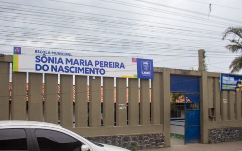 Imagem do post Estudantes de Lauro de Freitas recebem uniformes e chuteiras para projeto social