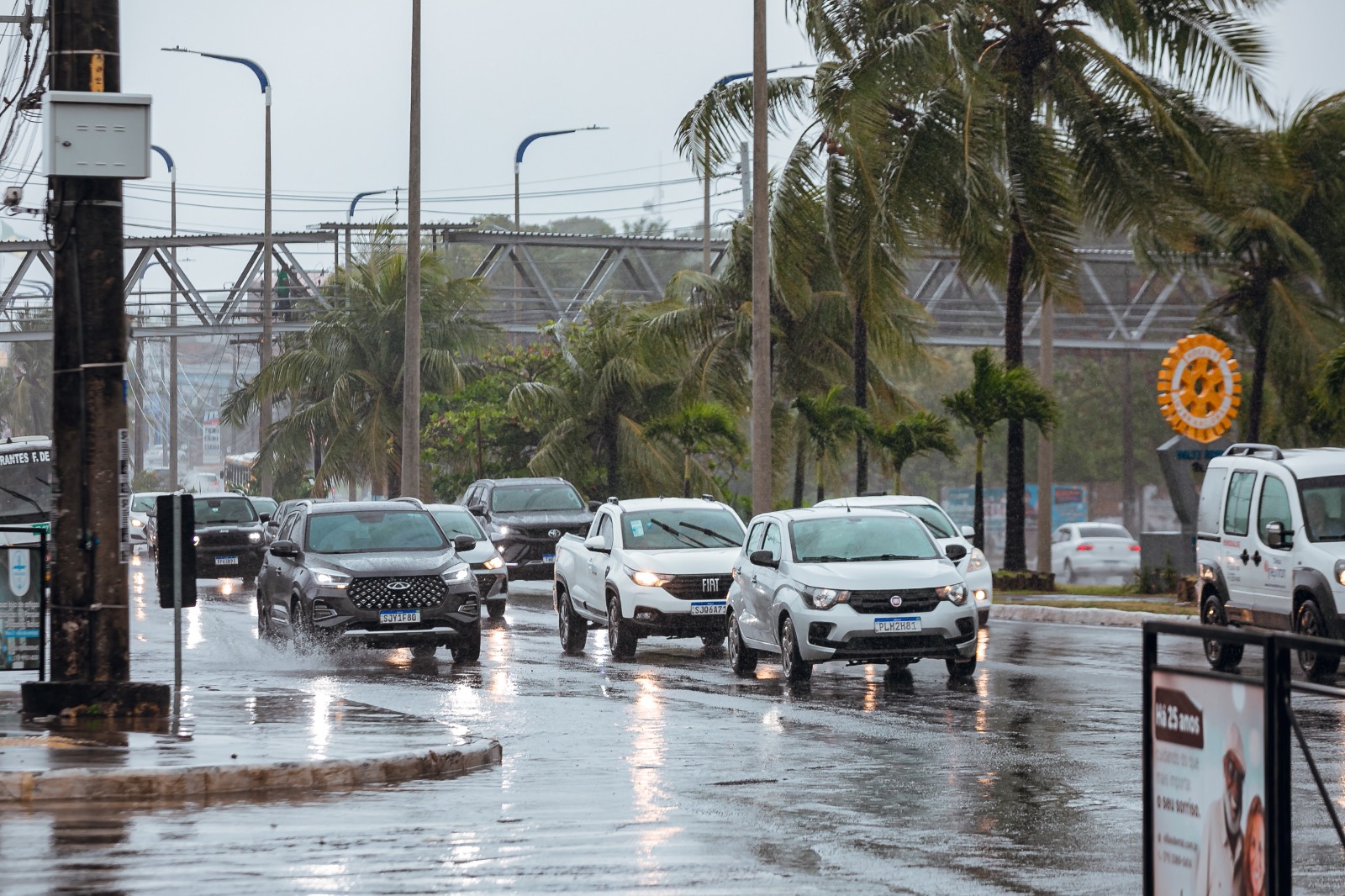 Lauro de Freitas orienta motoristas e pedestres para o período de chuvas