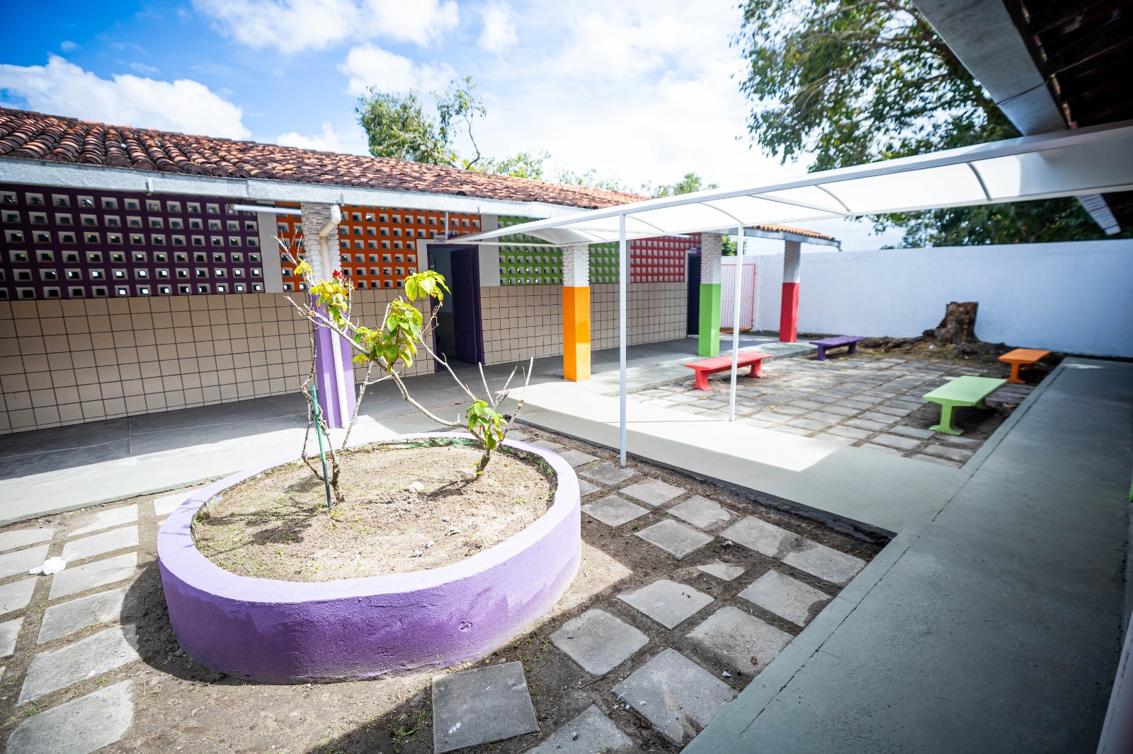 Prefeitura de Camaçari entrega manutenção da Escola Santo Antônio