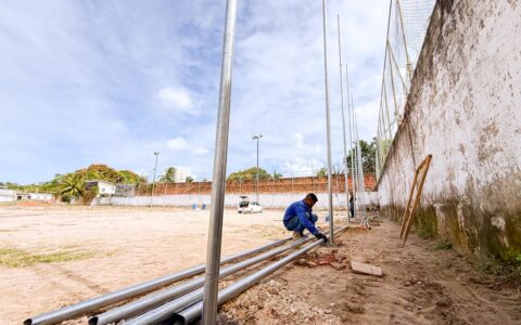 Imagem do post Lauro de Freitas avança obra da Arena Poeirão com instalação de alambrados