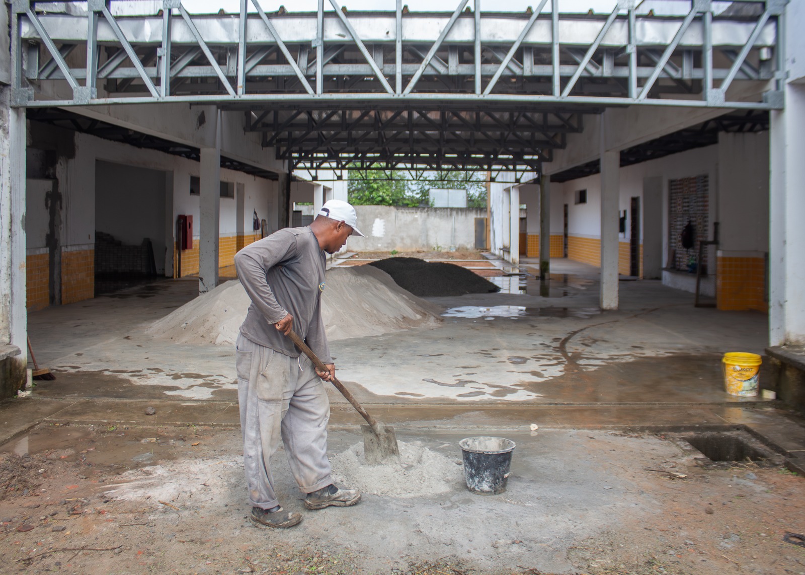 Obra de creche no Jardim Castelão avança em Lauro de Freitas