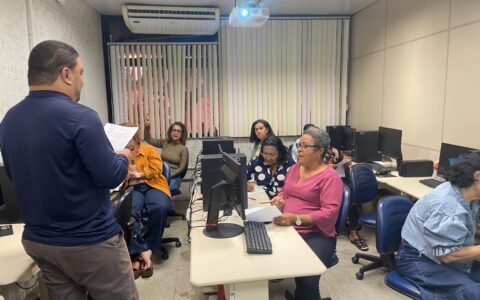 Imagem do post Aposentadas iniciam curso de informática básica em parceria com o Senac