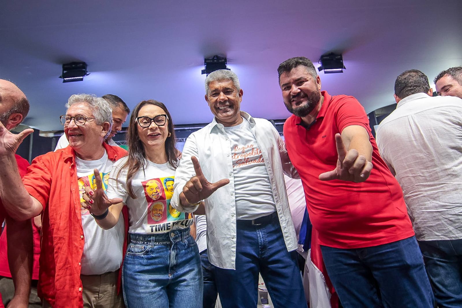 Ivoneide Caetano mobiliza multidão e fortalece chapa de Jerônimo em Camaçari