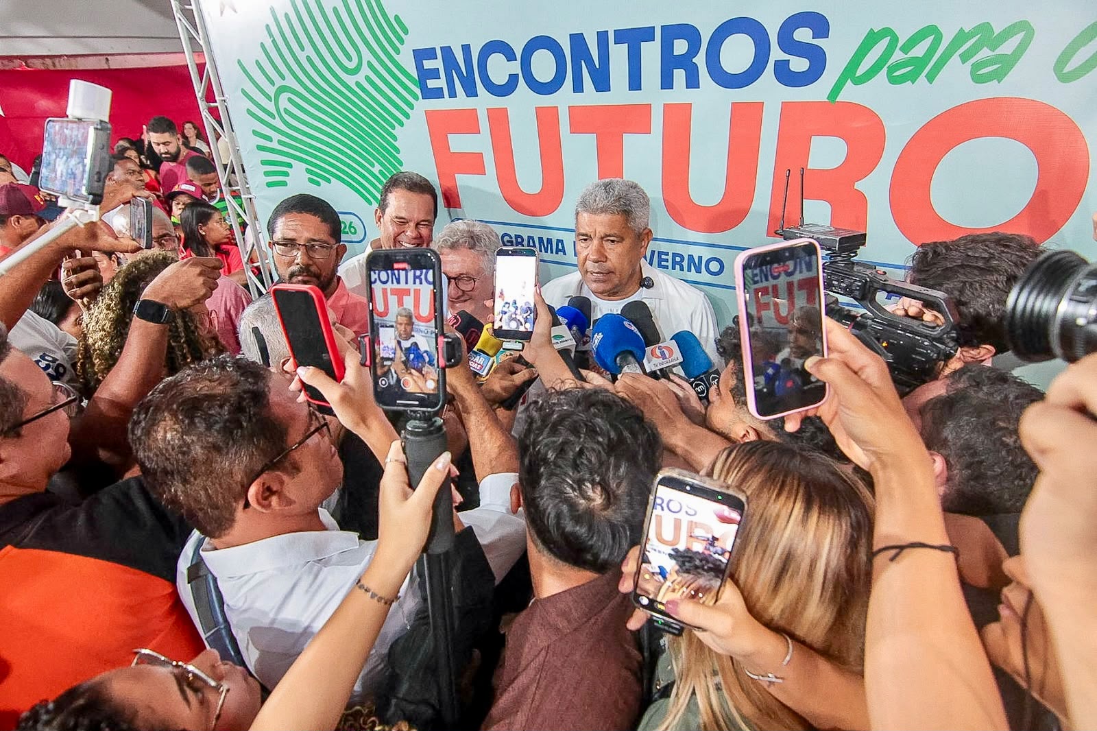 Jerônimo acusa ACM Neto de “usar” imagem de Lula e dispara: “Eles são o anti-Lula”