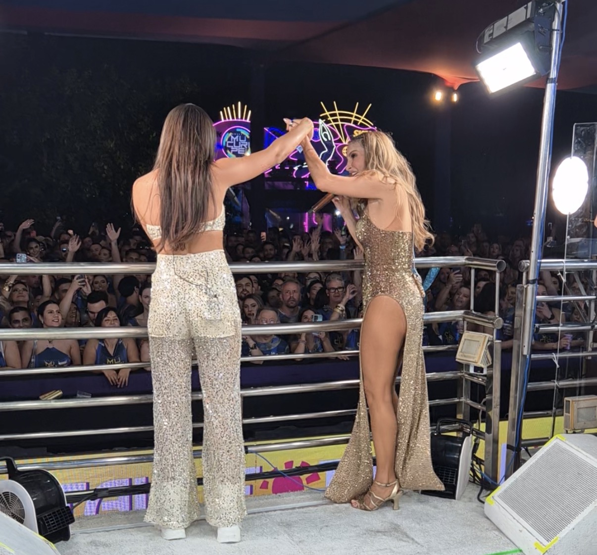 Claudia Leitte recebe a Levada Louca para dueto no Fortal