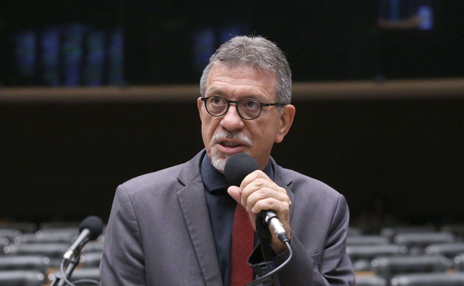 Deputado dispara contra ACM Neto e diz que vídeo padrão para aliados explica isolamento político