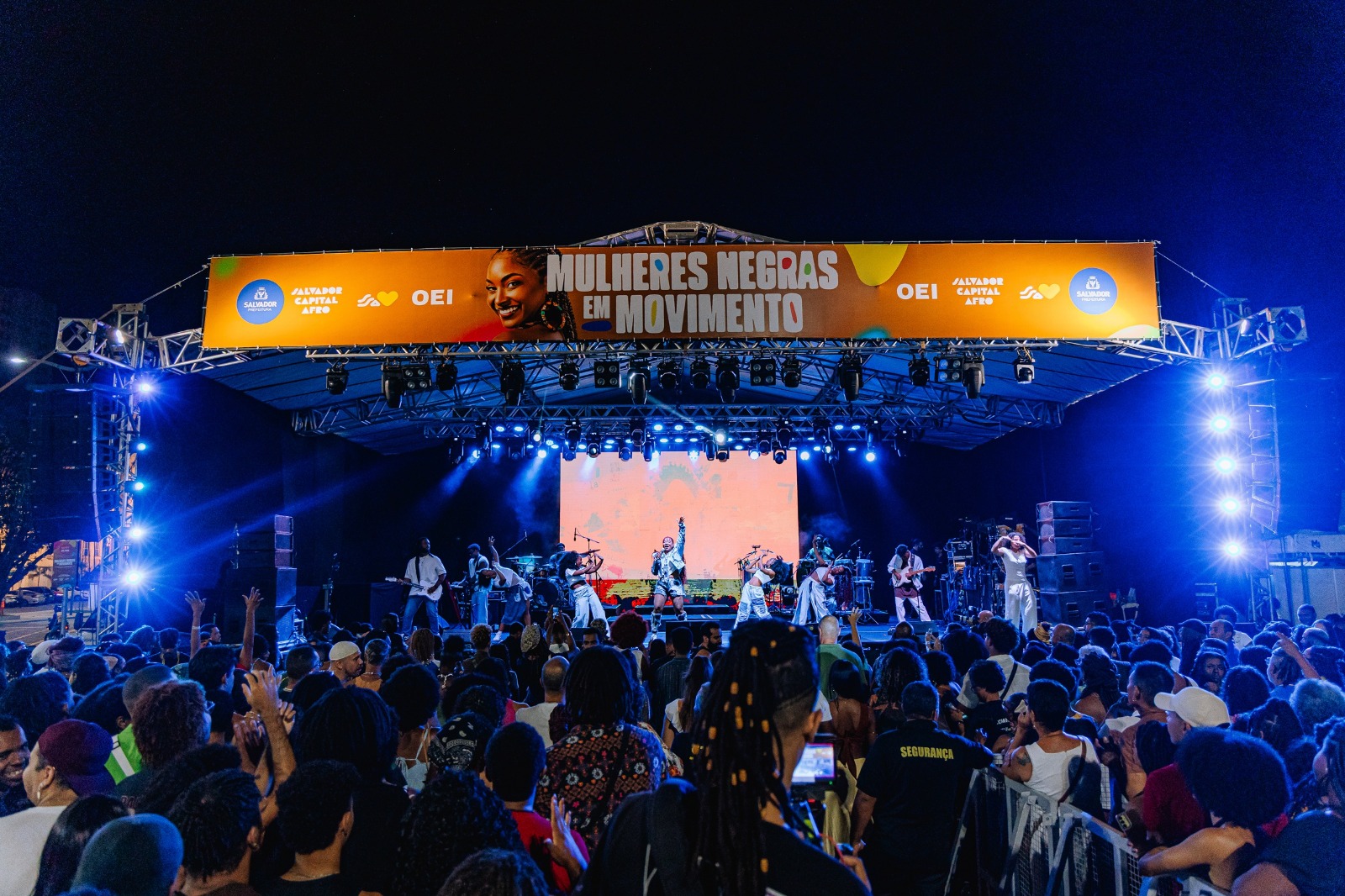 Circuito Mulheres Negras em Movimento reúne público na Praça Maria Felipa com shows de Melly, Zezé Motta e Mariene de Castro