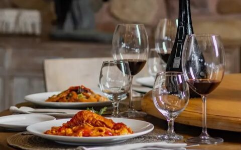 Imagem do post Gastronomia, vinhos e polo marcam edição do Clube do Vinho na Praia do Forte