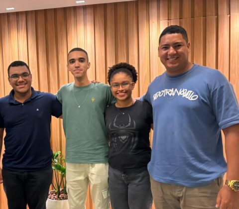 Imagem do post Equipe formada por ex-alunos da rede pública da Bahia busca apoio para representar o Brasil em competição internacional de robótica no Canadá