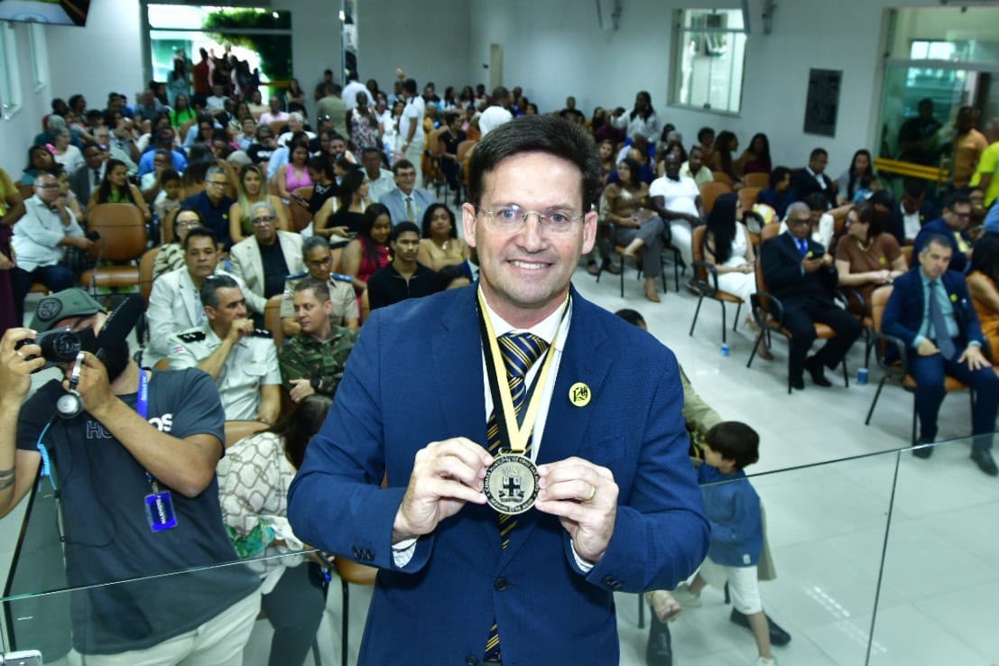 João Roma é homenageado com Medalha 29 de Julho em Cruz das Almas