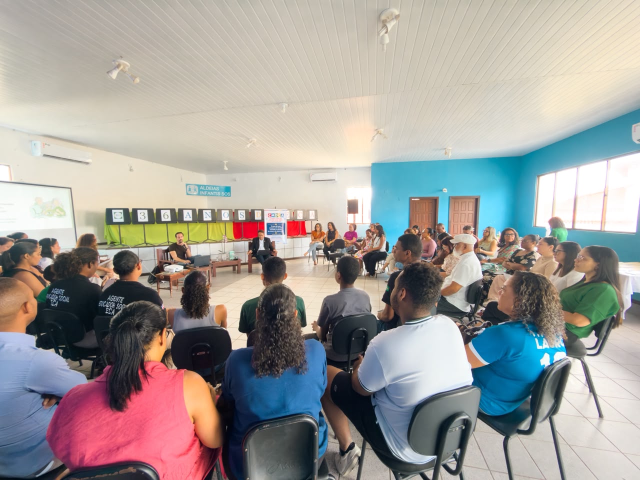 Prefeitura de Lauro de Freitas reúne rede de proteção para discutir direitos de crianças e adolescentes no ambiente digital