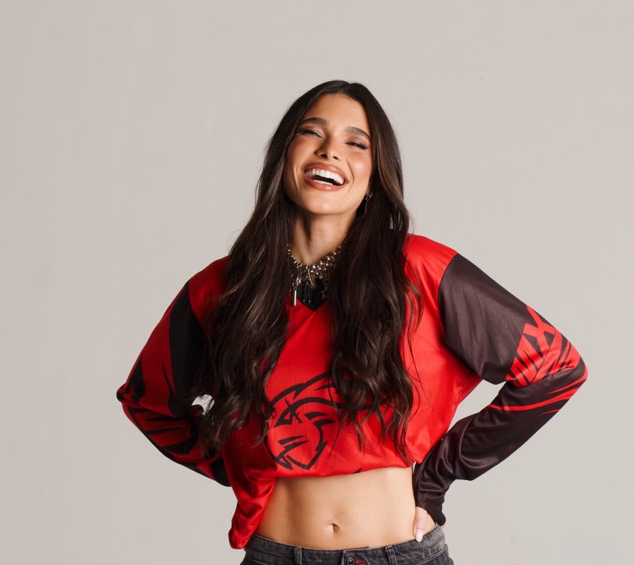 Lary fala sobre desafio de escrever seis faixas para “Equilibrium”, de Anitta