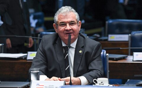 Imagem do post Angelo Coronel ironiza promessa de mudança: “Só engana besta”