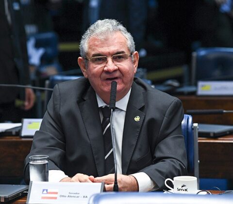 Imagem do post Angelo Coronel ironiza promessa de mudança: “Só engana besta”