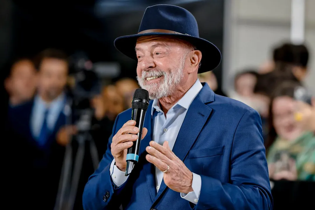 Lula mantém vantagem sobre Flávio Bolsonaro em cenários de 1º e 2º turnos