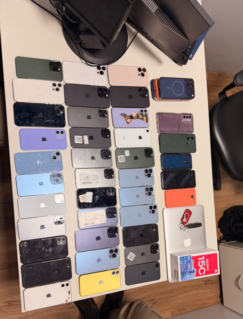PM recupera carga de iPhones avaliada em R$ 180 mil e localiza veículo roubado