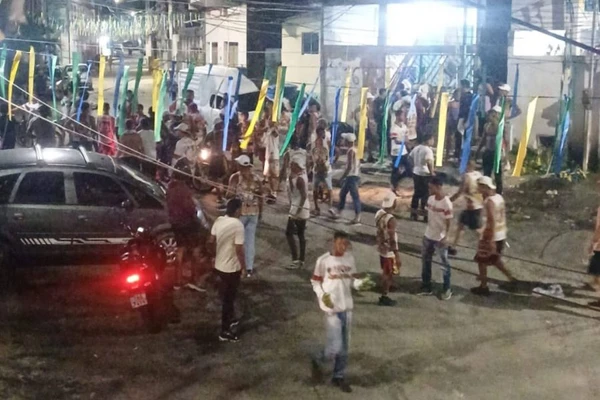 Briga entre torcidas organizadas termina com nove detidos e bomba caseira apreendida em Salvador