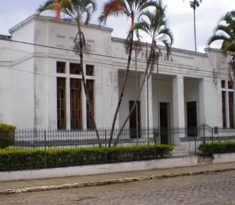 Imagem do post Prefeitura de cidade baiana abre 102 vagas com salários de até R$ 5,1 mil; veja como participar