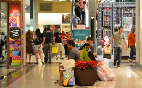 Imagem do post Nova regra para trabalho em feriados já está valendo; veja o que muda para o comércio na Bahia