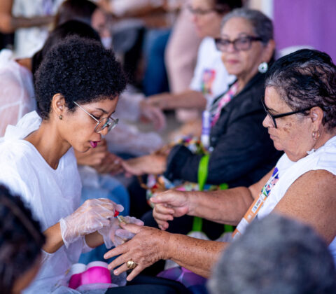 Imagem do post Qualifica Mulher: alunas de Manicure e Pedicure realizam ação social com idosos no Conviver