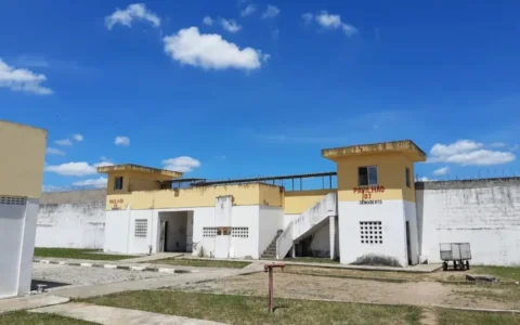 Imagem do post Justiça condena 10 policiais penais por esquema de entrada de drogas e celulares em presídio