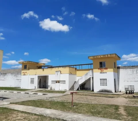 Imagem do post Justiça condena 10 policiais penais por esquema de entrada de drogas e celulares em presídio