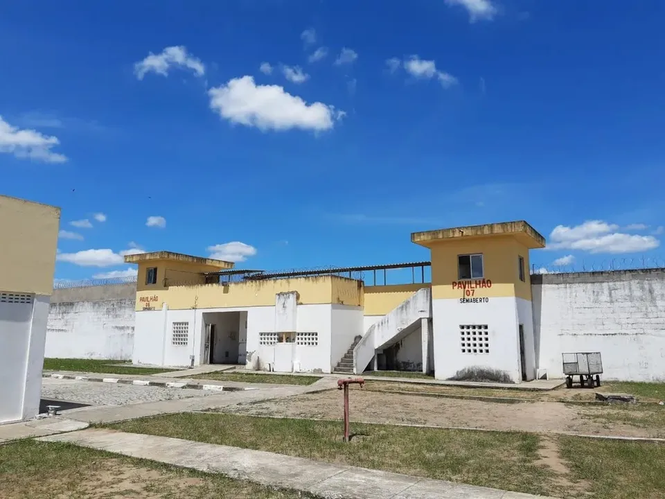 Justiça condena 10 policiais penais por esquema de entrada de drogas e celulares em presídio