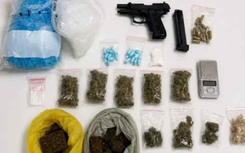 Imagem do post PM frustra ação de suspeito armado e apreende pistola, drogas e motocicleta em Feira de Santana