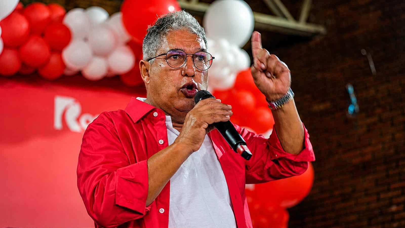 Rosemberg Pinto sobe o tom contra ACM Neto: “Deveria esclarecer sua relação política”