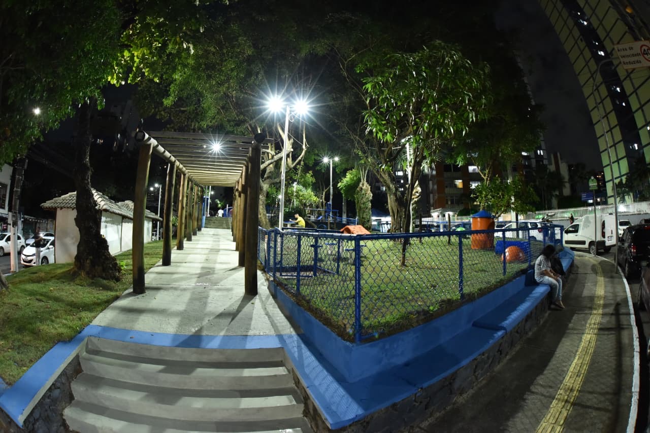 Praça Santos Dumont na Pituba ganha parque para cães, quiosques e mais segurança