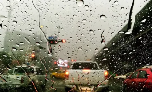 Frente fria mantém litoral da Bahia em alerta para chuvas e ventos até segunda-feira