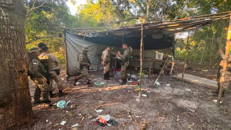 Acampamento do BDM é desarticulado pela PM; armas, drogas e munições são apreendidas
