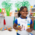 Escola de Caraíva ganha biblioteca com 500 livros e mural artístico