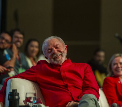 Imagem do post Pesquisa mostra Lula abrindo vantagem sobre Flávio Bolsonaro em disputa presidencial