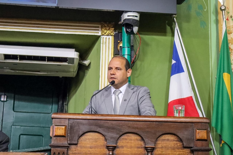 Randerson celebra lei estadual que proíbe exigência de CPF para descontos em farmácias na Bahia